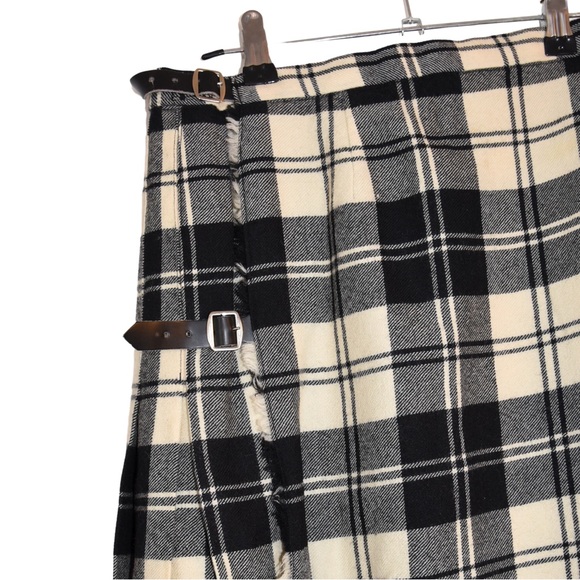 VINTAGE SCOTTISH KILT W/ CLAN MACFARLANE "THIS I'LL DEFEND" PIN - Picture 3 of 6